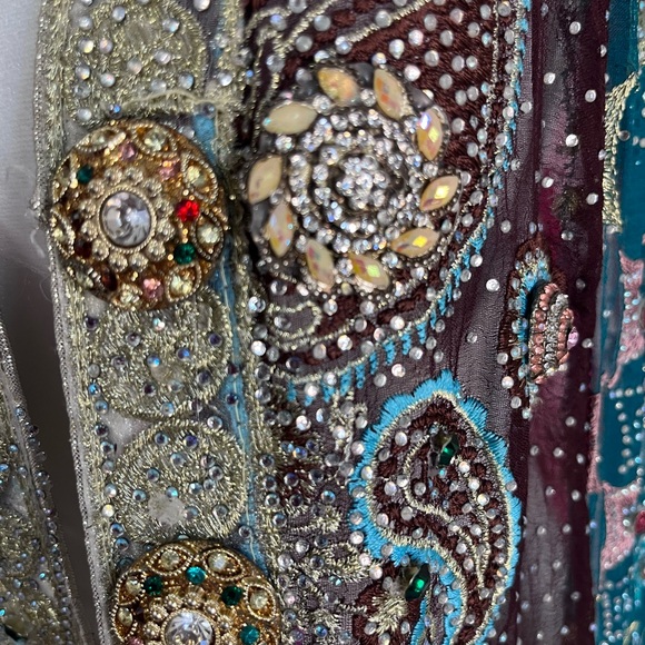 Luxurious embellished maxi robe with hand embroidery - Picture 14 of 15